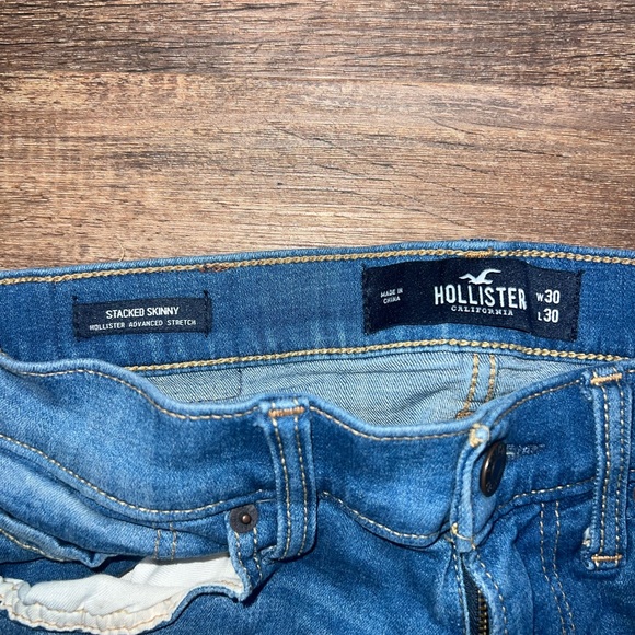 Stacked Skinny Hollister Blue Light Wash W30 L30 - Picture 3 of 3